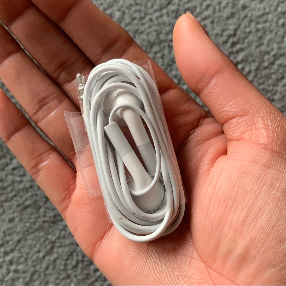 Classic Apple earbuds